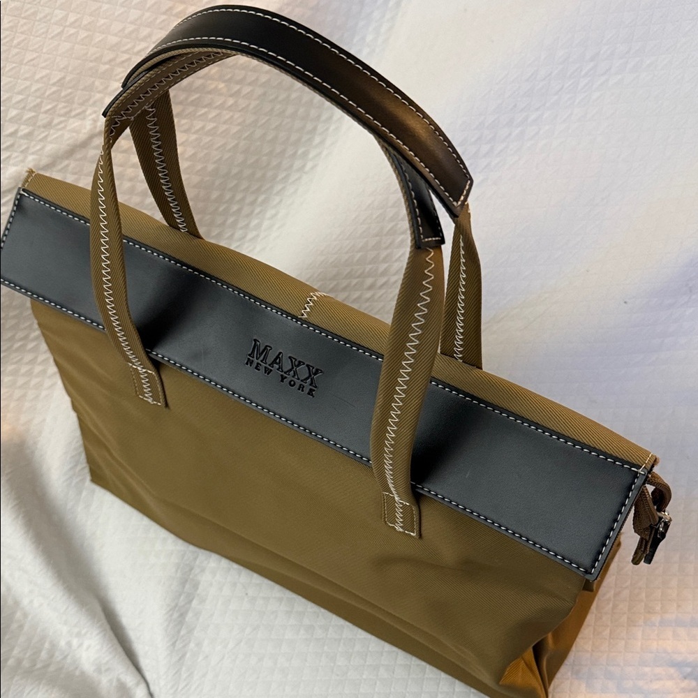 LIKE NEW ✨ MAXX NEW YORK Vintage Nylon Tote - Camel & Black Leather